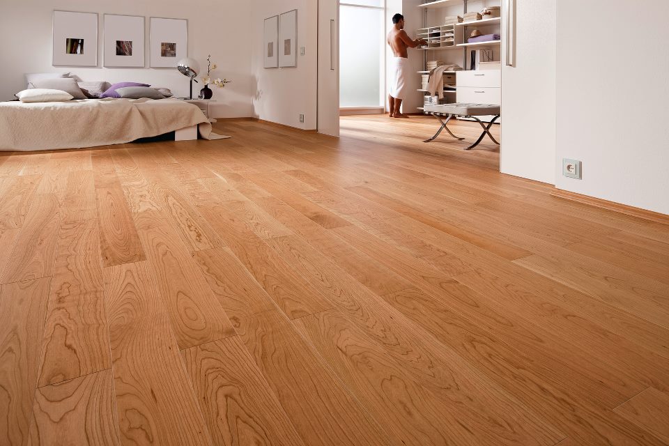 Lát sàn gỗ to hay nhỏ tùy thuộc vào nhiều điều kiện